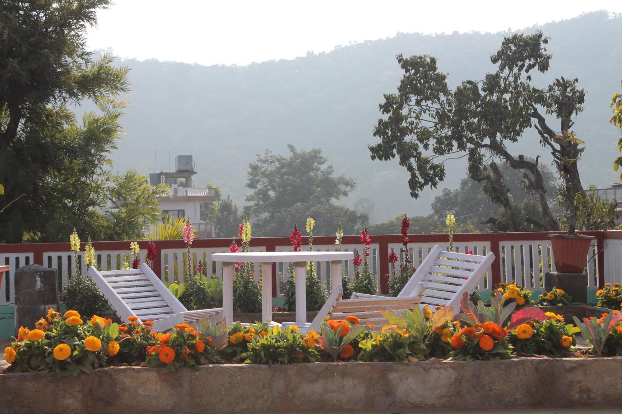 New Pokhara Lodge - Pokhara Lakeside Екстер'єр фото