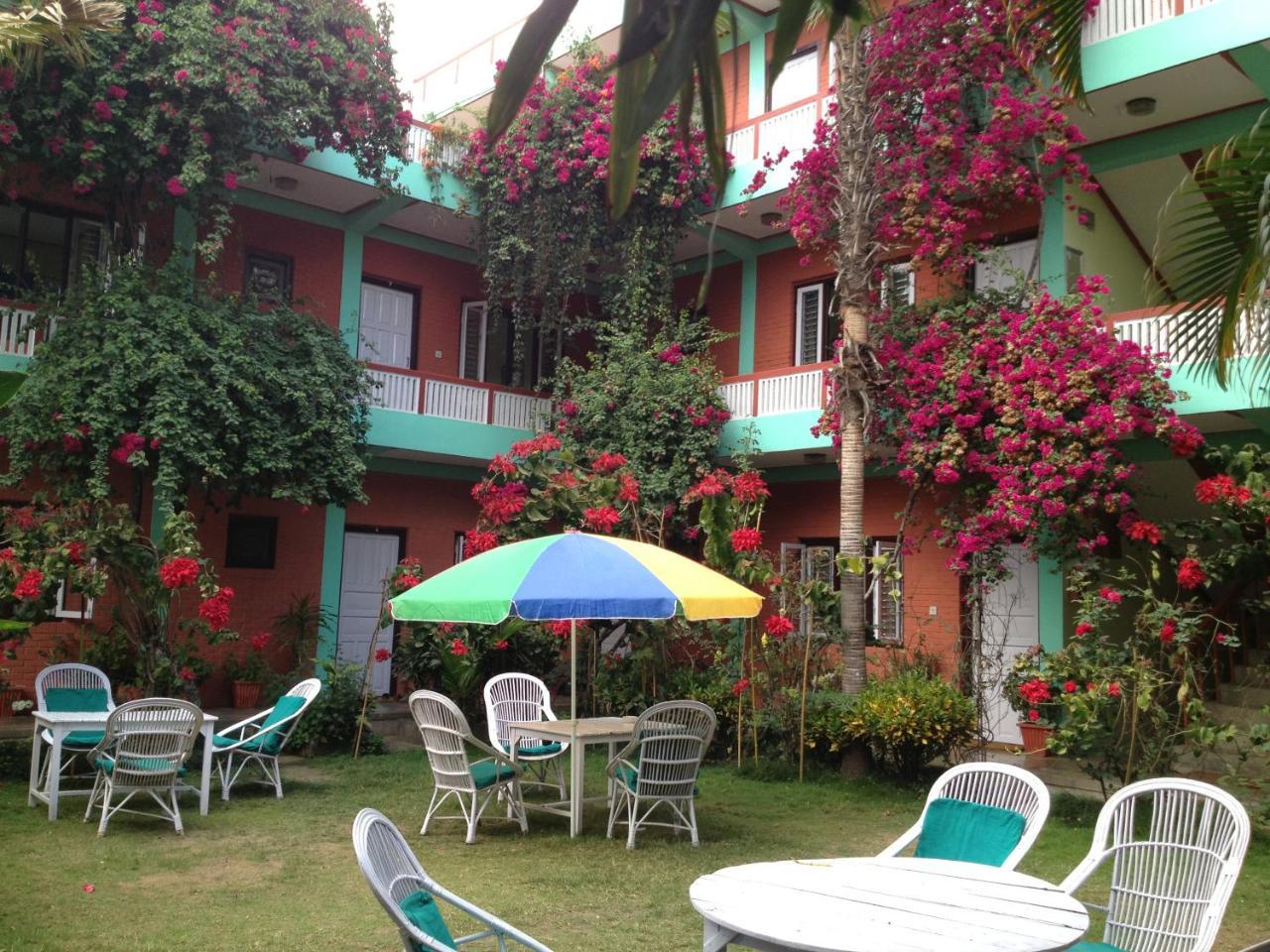 New Pokhara Lodge - Pokhara Lakeside Екстер'єр фото